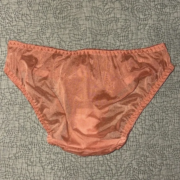 Elegant Lace Women's Intimate undies - Picture 4 of 4